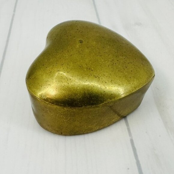 Vintage 2" Brass Heart Small Trinket Lidded Box PWF Made in Korea - Picture 8 of 12